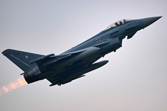 DIGNUTI BRITANSKI LOVICI NA BALKANU! Uzbuna, Rusija napadala Ukrajinu, dronovi stigli do Galca: Kod granice odzvanjale EKSPLOZIJE