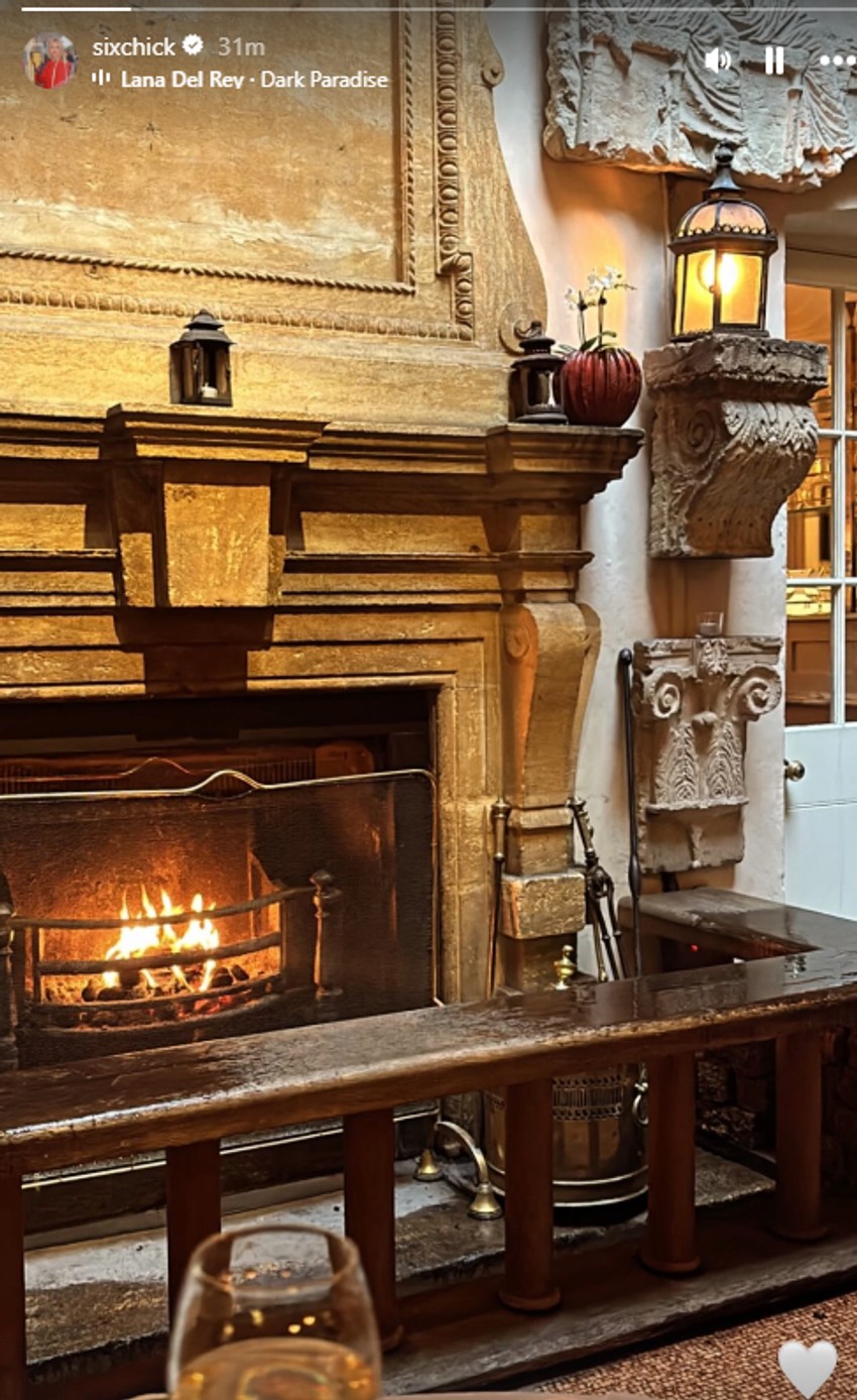 Kristina Mitrović uživa pored kamina