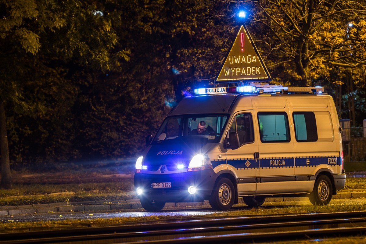 Tragiczne dachowanie niedaleko Ustronia Morskiego. Dwie osoby nie żyją