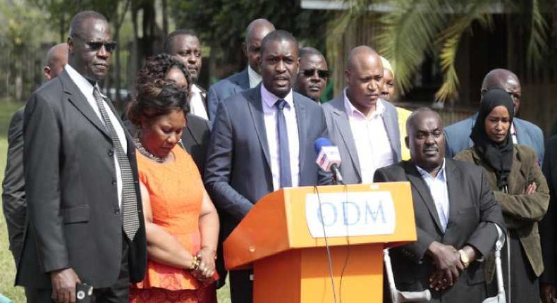 ODM Secretary General Edwin Sifuna (centre) flanked by NEC members addressing the press at a Nairobi hotel