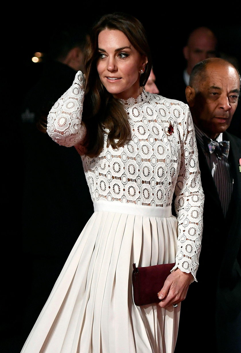 Księżna Kate w białej sukni na premierze filmu
