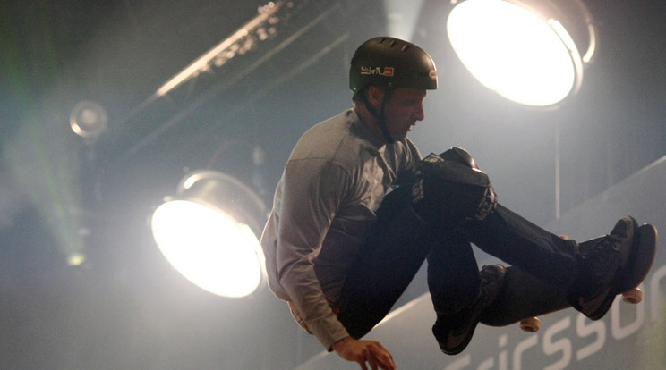 A legendás gördeszkás Tony Hawk tanítgatta kicsit Alex Del Pierót / Fotó: AFP