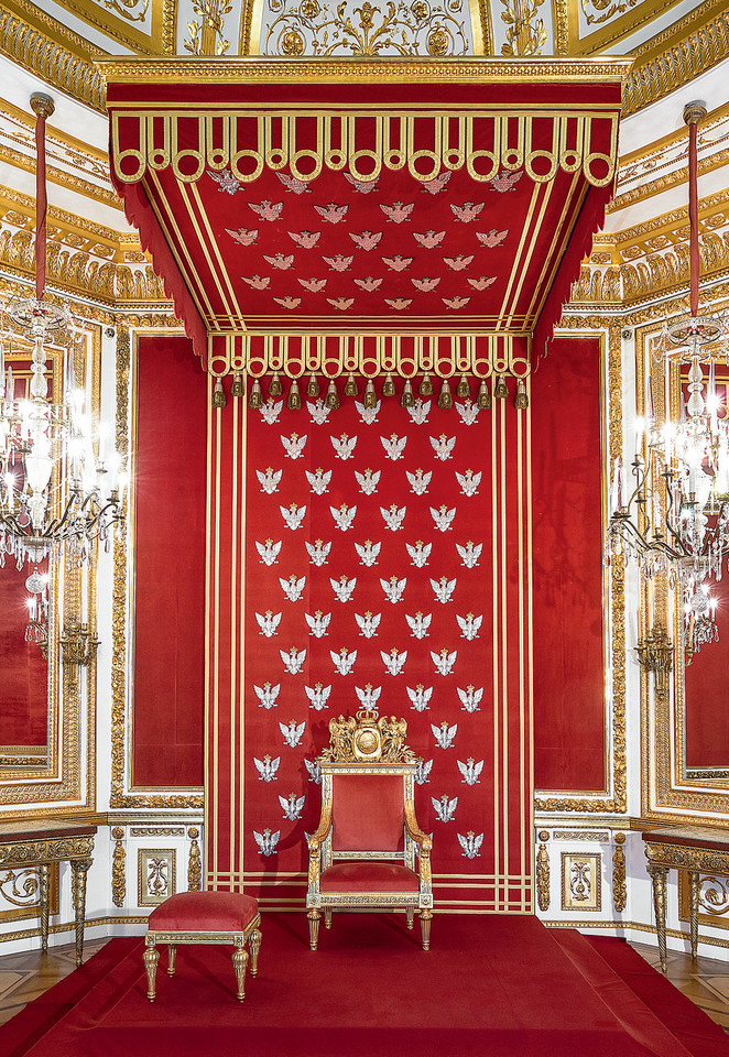 Zamek Królewski w Warszawie - tron z zapleckiem i baldachimem