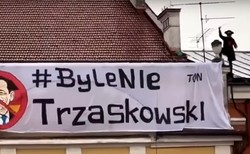 Trzaskowski Zorro - "Byle nie Trzaskowski". Zorro z Tarnowa kradnie show i staje się symbolem sprzeciwu. Incydent na wiecu Trzaskowskiego