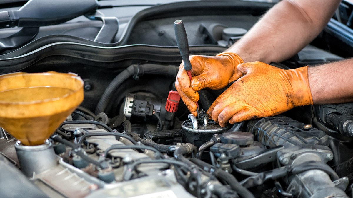 Uczniowie Zespołu Szkół Technicznych w Szczecinku od nowego roku szkolnego będą mogli kształcić się w zawodzie kierowcy mechanika. Pracownie i sale warsztatowe zostaną zaadaptowane i wyposażone w nowoczesny sprzęt dzięki 2 mln zł z RPO.