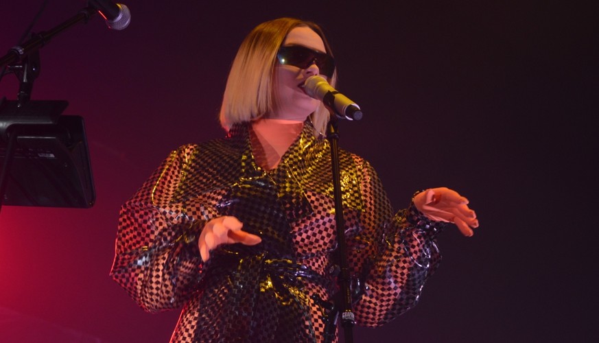 Natalia Nykiel podczas koncertu w klubie Stodoła. Warszaw, 28 listopada 2019