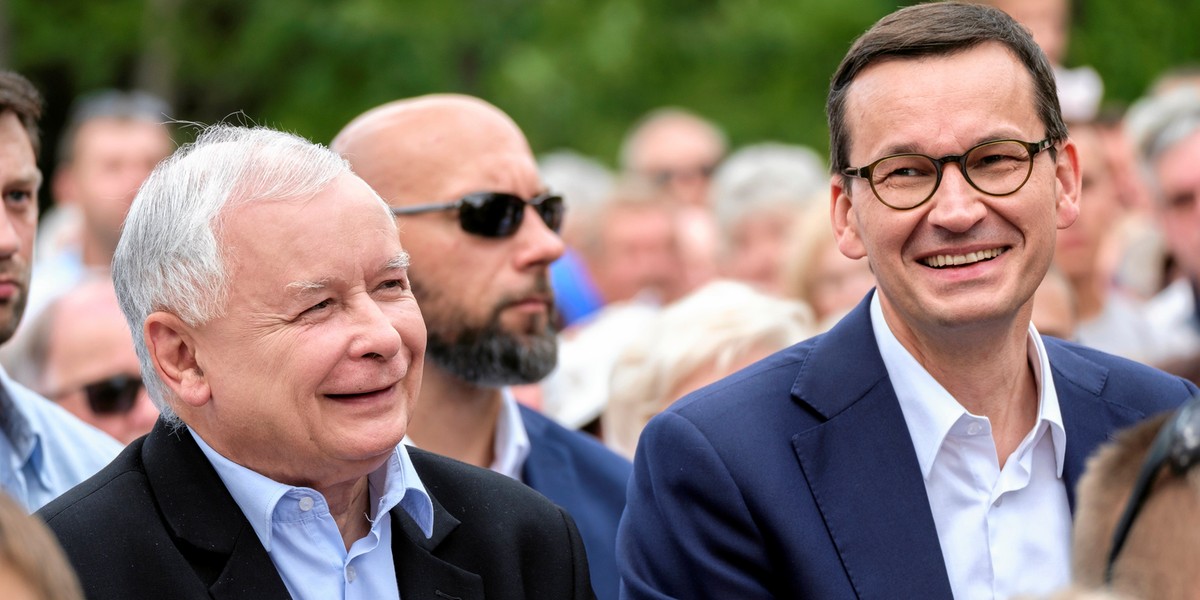 Prezes Jarosław Kaczyński i premier Mateusz Morawiecki na Pikniku Rodzinnym Prawa i Sprawiedliwości w sierpniu 2019 r. Kaczyński nie zgadza się z opiniami, że rząd Zjednoczonej Prawicy wprowadza rozwiązania socjalistyczne.