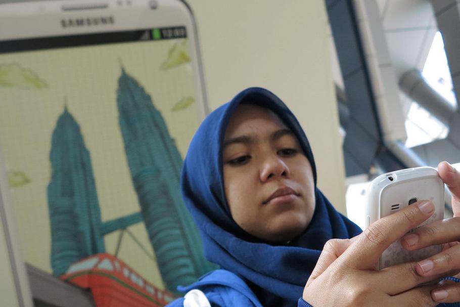 Muzułmanka, smartfon