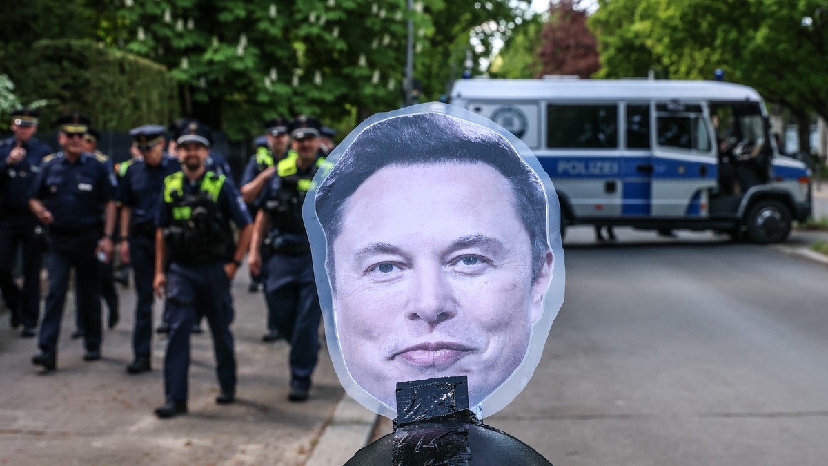Slika Ilona Maska na prvomajskom protestu u Berlinu 