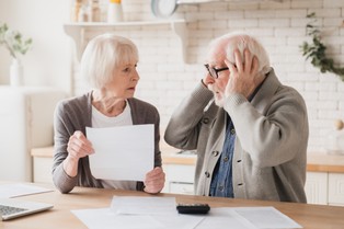 Dostałeś trzynastkę? ZUS może zażądać zwrotu. Emeryci zaskoczeni listami
