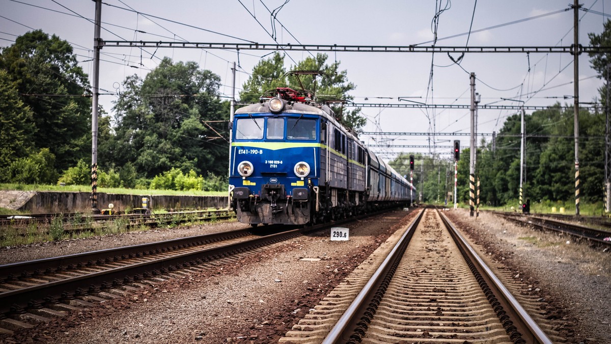 Sąd w Nowym Sączu potwierdził oddalenie powództwa Józefa Wilka o przywrócenie do pracy w PKP Cargo. Działacz NSZZ „Solidarność” został zwolniony m.in. za fałszowanie dokumentów. Wyrok jest prawomocny, co oznacza koniec sprawy i zwycięstwo PKP Cargo.