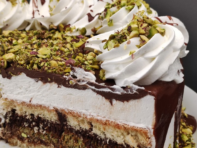 Posna Dubai torta je raj za nepca: Recept za sočno savršenstvo koje se topi u ustima