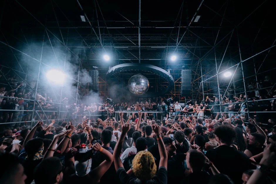 Raw Stage