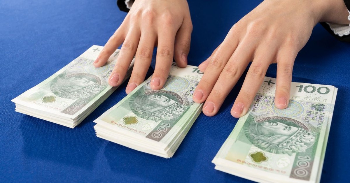 Rząd: Dopiero w 2026 r. zmiany w stażach pracy, dodatkach, odprawach, nagrodach jubileuszowych. [Nowelizacja kodeksu pracy]