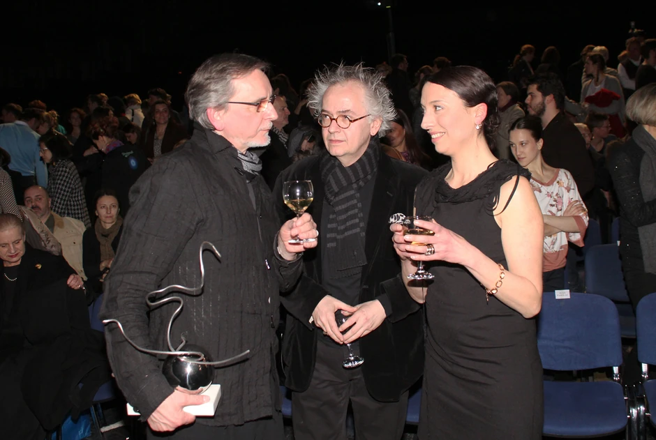 Laureat sa ministrom Ivanom Tasovcem i direktorkom festivala Ajom Jung