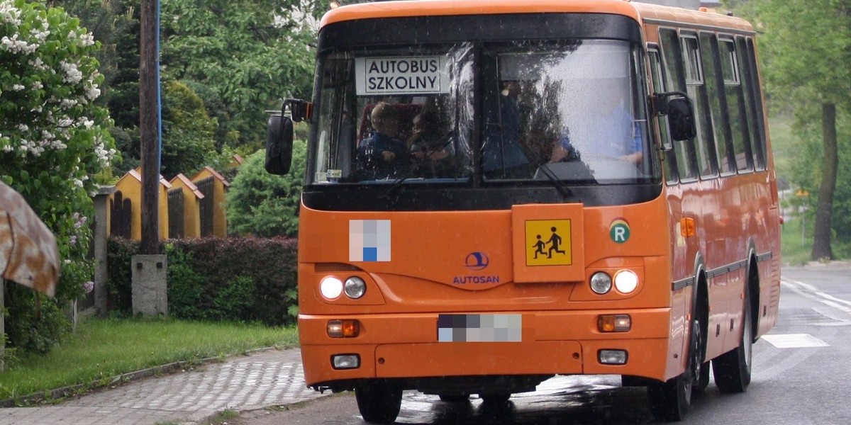 Wągrowiec: dzieci bały się jechać szkolnym autobusem. Kierowca pędził