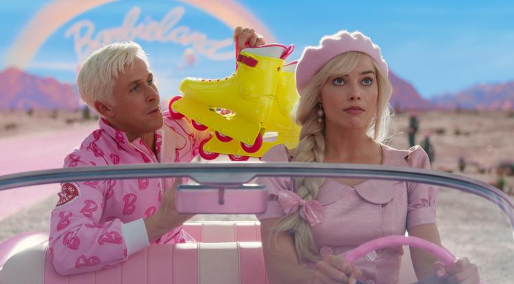 Ryan Gosling, mint Ken és Margot Robbie, mint Barbie
