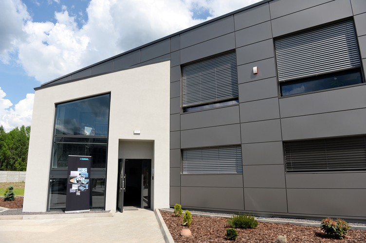 Nowym inwestorem na terenie Kieleckiego Parku Technologicznego została niemiecka rodzinna firma Marbach, działająca od kilkunastu lat na polskim rynku. Zakład zlokalizowano na odpowiednio przygotowanej działce w północnej części strefy. Będą tu produkowane wykrojniki płaskie i rotacyjne dla producentów opakowań kartonowych i branży poligraficznej.