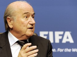 Szef FIFA zbada sprawę korupcji. Katar odrzuca oskarżenia