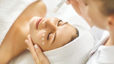 Kortyzol to "sprytny nicpoń". Tak stres psuje zdrowie i piękno skóry [ROZMOWA]