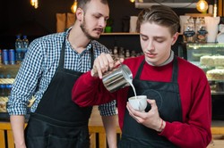 Praca w wakacje. Na co zwrócić uwagę przed wyborem pierwszej pracy