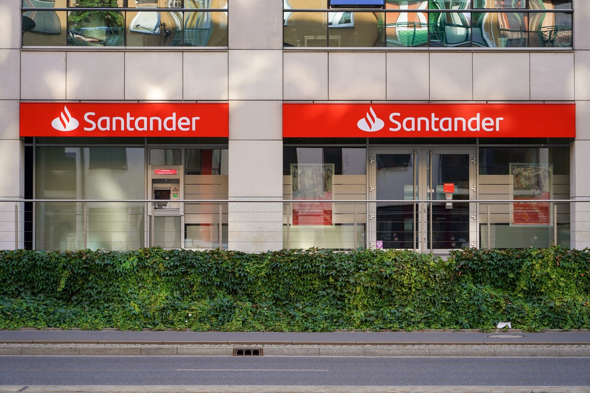 Pogłoski o sprzedaży polskiego banku rozpalają rynek. Tylko nieliczni mogą po niego sięgnąć