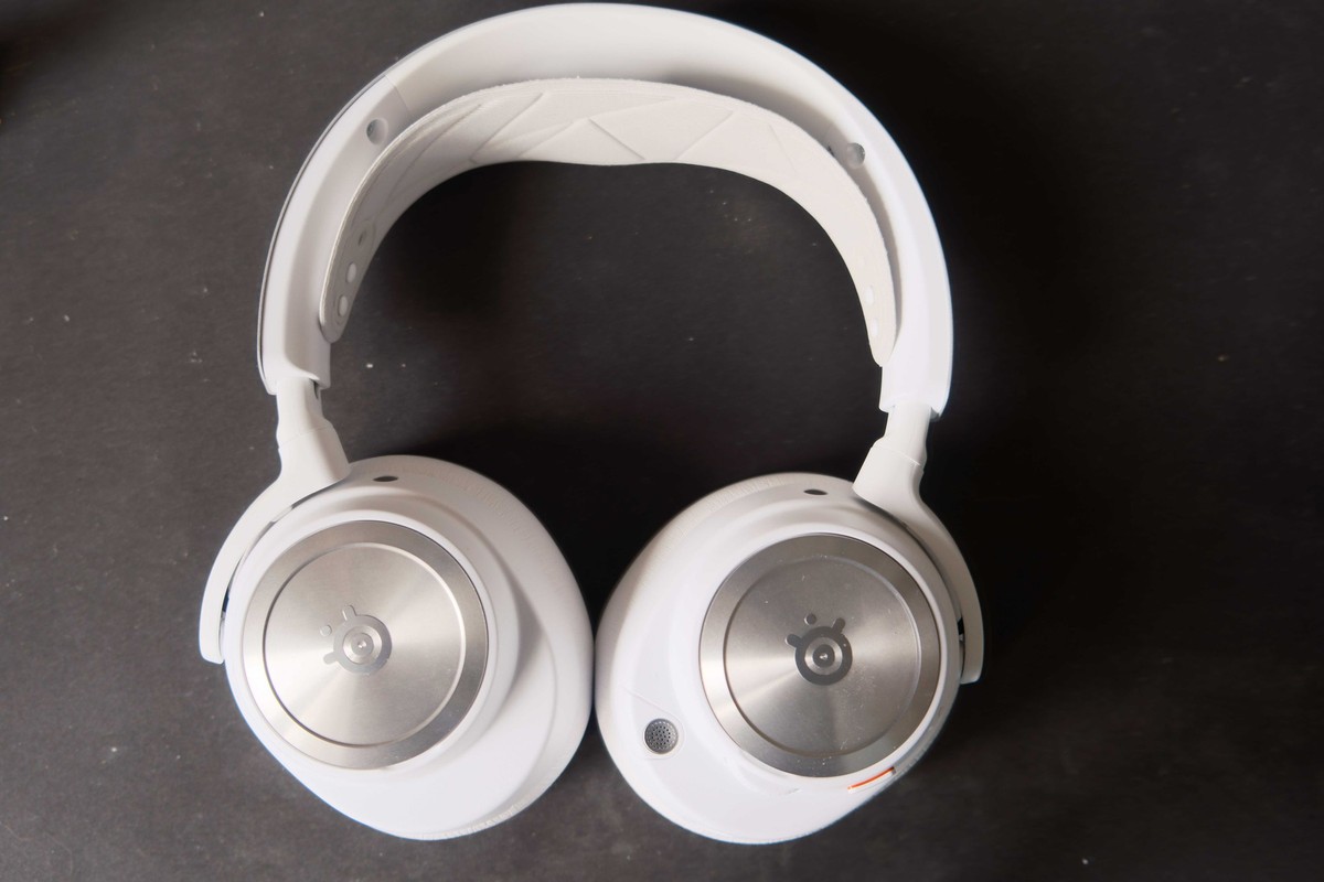 SteelSeries Arctis Nova Pro Wireless