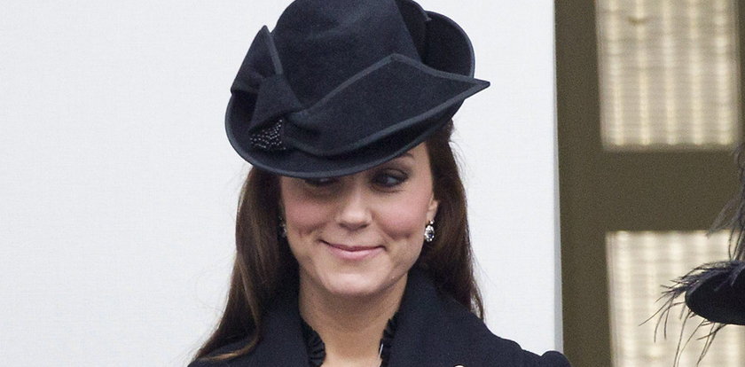 Kate Middleton pokazuje brzuszek