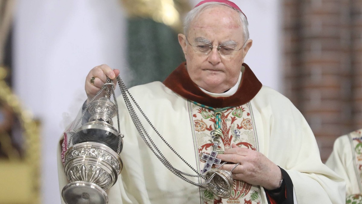 Papież Franciszek mianował dziś arcybiskupa Henryka Hosera specjalnym wizytatorem apostolskim przy parafii w Medjugorje - ogłosił Watykan. Emerytowany arcybiskup warszawsko-praski był wcześniej wysłannikiem papieża do tego miejsca pielgrzymek wiernych.