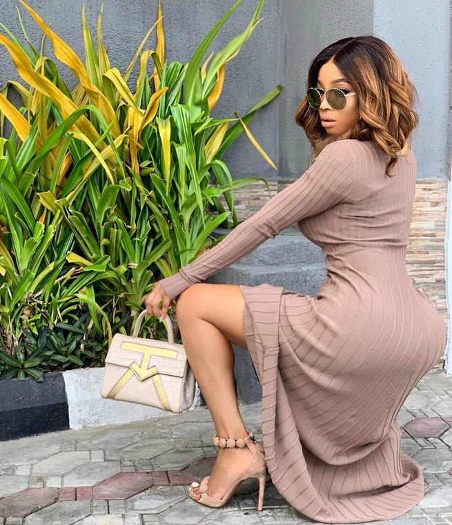 Toke Makinwa calls out Bovi over joke about her butt [Instagram/TokeMakinwa] 