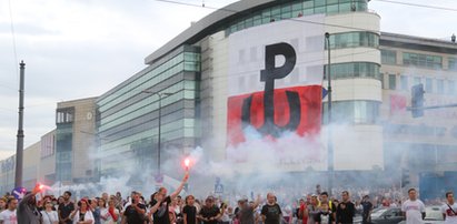 Minuta ciszy w godzinę "W" i gigantyczna flaga. Stolica wspomina bohaterów