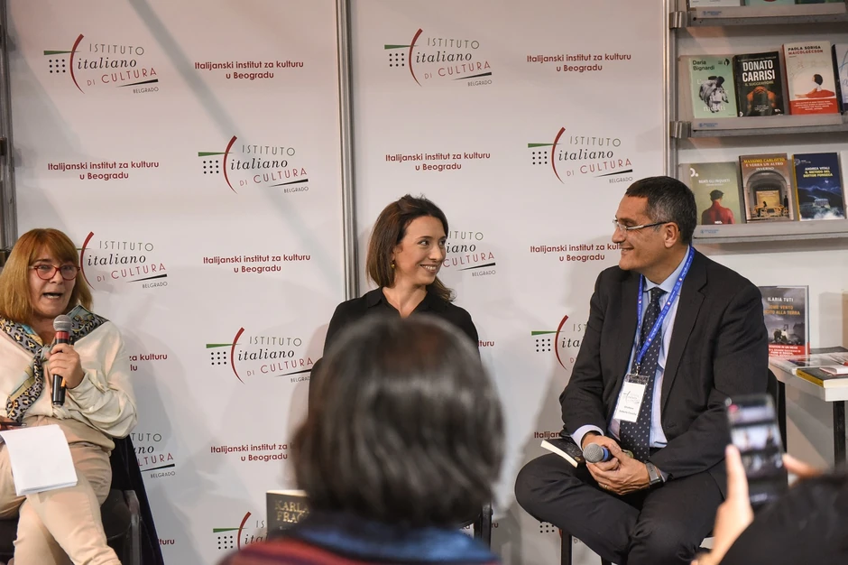 Aja Jung, Roberto Činkota