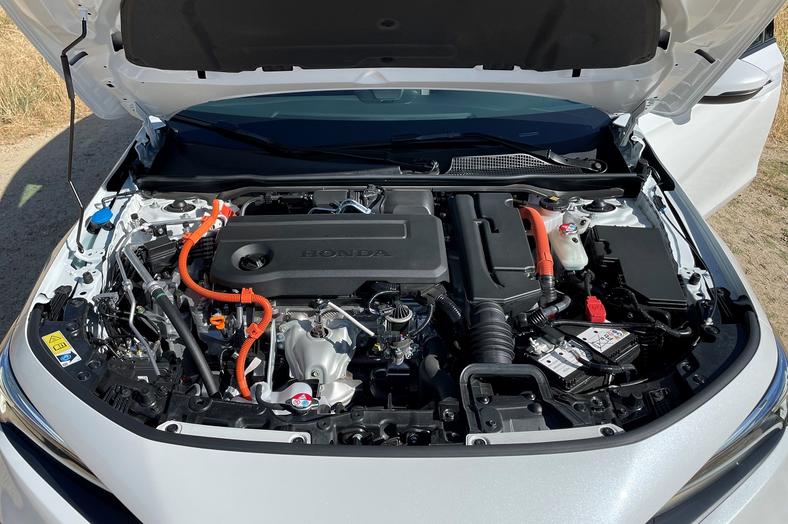 Civic e: The HEV hybrid system uses a 2.0 liter petrol engine