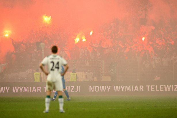 Wojewoda zamknął trybunę na stadionie w Poznaniu. To wina kiboli