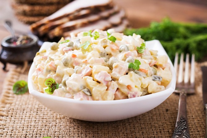 Ruska salata uz ovu namirnicu postaje još bolja