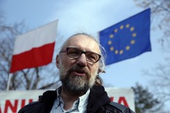 Onet: Z KOD ginęły pieniądze z kwest publicznych, faktury opłacały partie