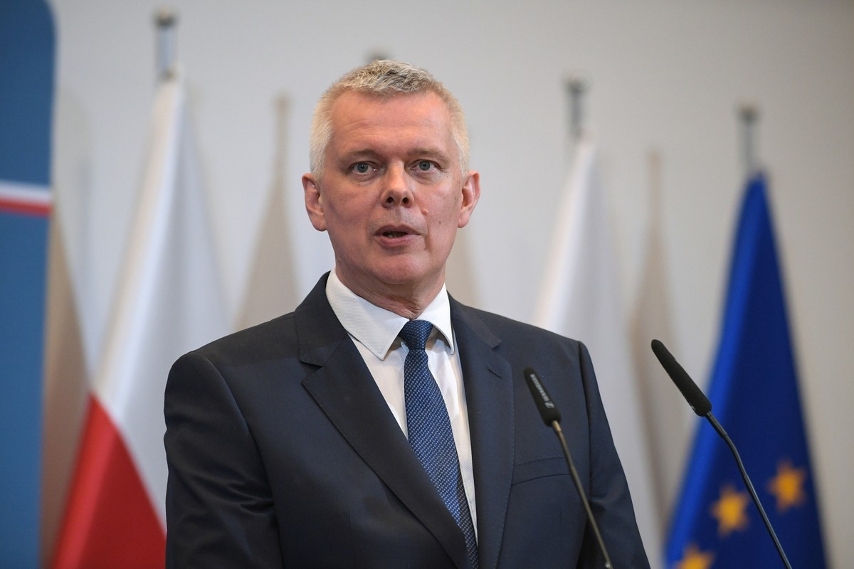 Minister spraw wewnętrznych i administracji, koordynator służb specjalnych Tomasz Siemoniak podczas konferencji prasowej w MSWiA w Warszawie, Konferencja dotyczyła wyborów do Parlamentu Europejskiego