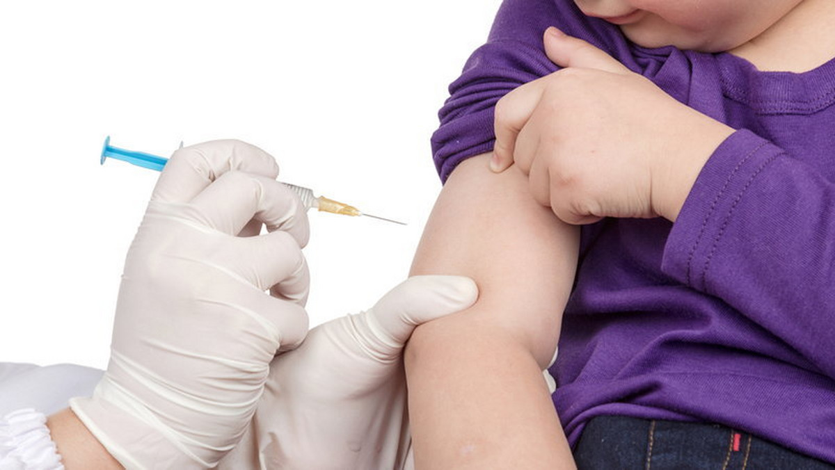 Wielka Brytania jest pierwszym na świecie krajem, który wprowadza program szczepienia wszystkich dzieci przeciwko meningokokom typu B. Obejmie to także dzieci urodzone od maja tego roku, które nie były jeszcze szczepione.