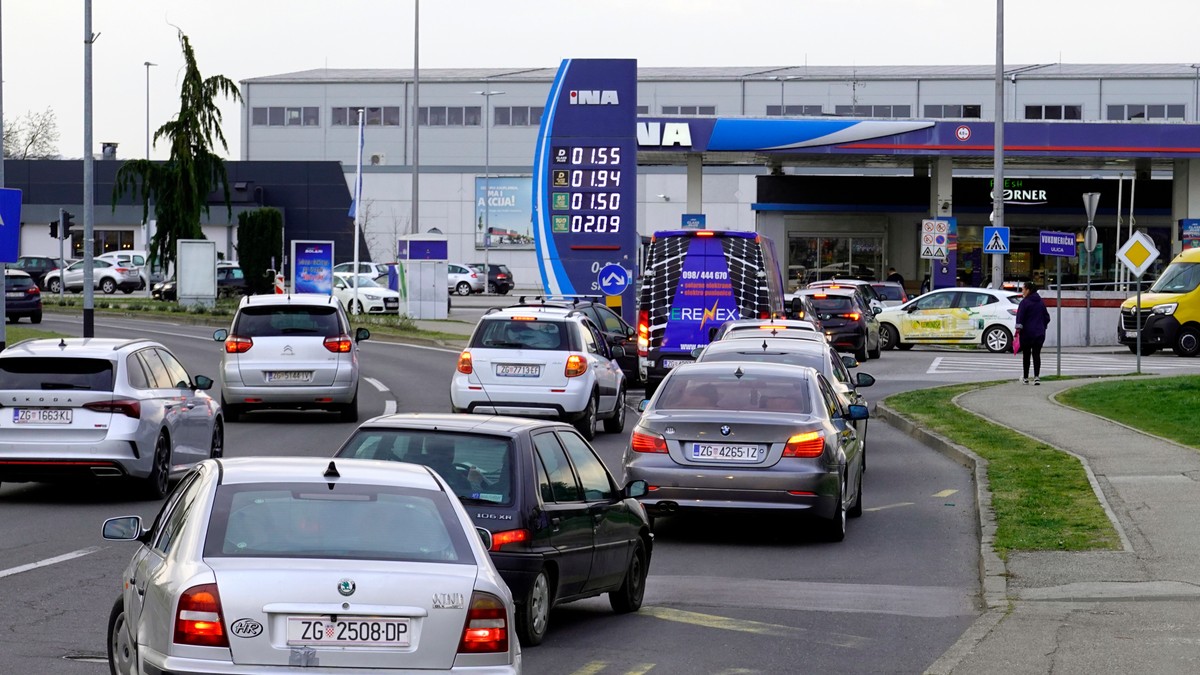 Hrvatska redovi pumpa gužva benzin