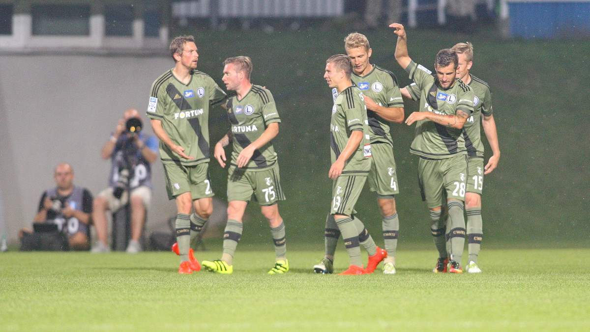 Piłkarze Legii Warszawa po ubiegłotygodniowym zwycięstwie w Żylinie 1:0 są w korzystnej sytuacji przed rewanżem z AS Trencin. "Jednak jednobramkowa przewaga to niebezpieczny wynik" - podkreślił trener mistrzów Polski Besnik Hasi.