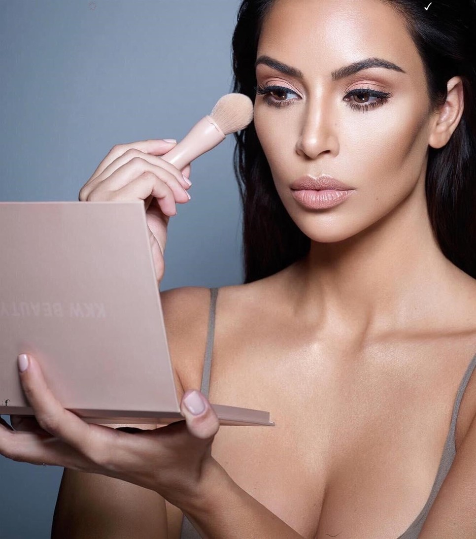 Világszerte százezrek követik a Kardashian család szépségtrükkjeit