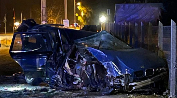 A rommá tört BMW / Fotó: baleset-info.hu
