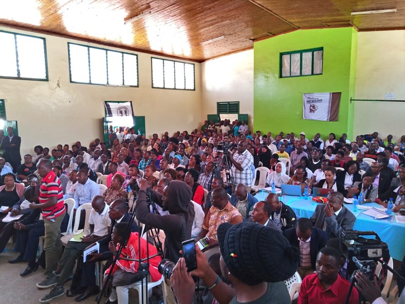 Kayole residents during consultative forum with DPP Haji (Twitter) 