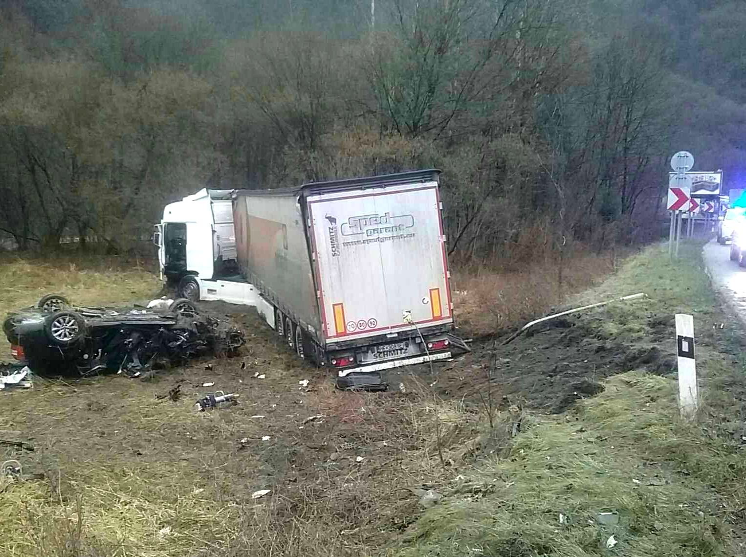 Pri nehode pod Strečnom prešiel kamión do protismeru, vodič mal v dychu alkohol.