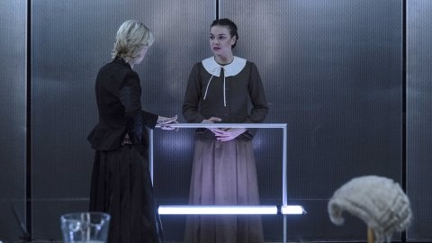 Petra Vajdová účinkuje v mnohých predstaveniach SND, na snímke Salemské bosorky s Ingrid Timkovou