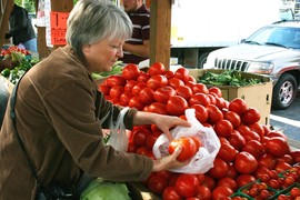 Ovo je jedini pravi način da prepoznate DOMAĆI PARADAJZ: Jedan detalj odaje da je "veštački" i da mu ukus nije ni za šta