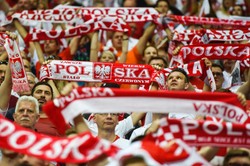 UEFA zezwala na częściowy powrót kibiców na trybuny