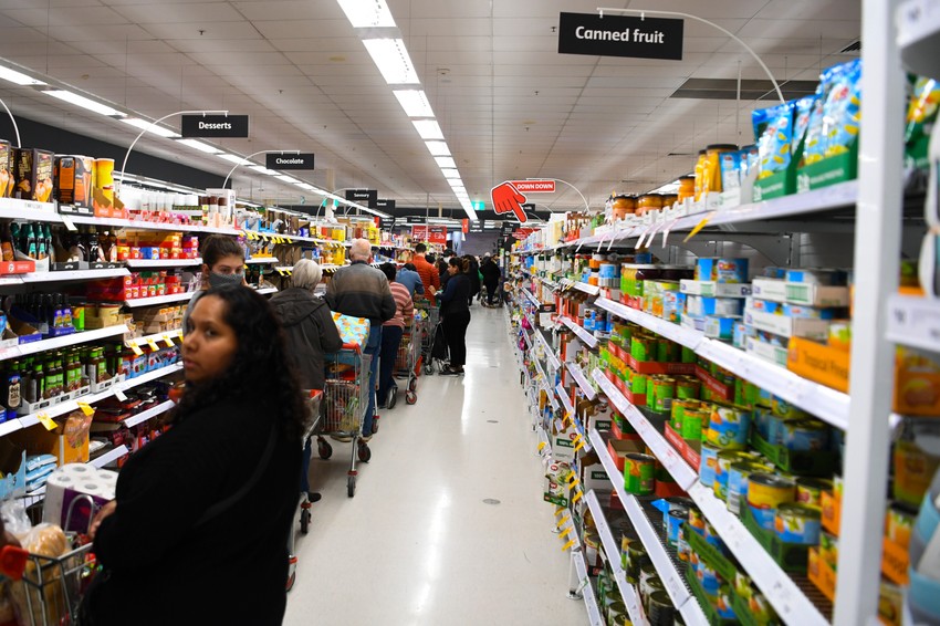 Redovi u prodavnicama u Kanberi