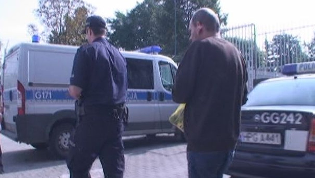 Policjanci z VI Komisariatu Policji zatrzymali 44-letniego mieszkańca Krakowa, podejrzewanego o oszustwa na tzw. kurtkę.