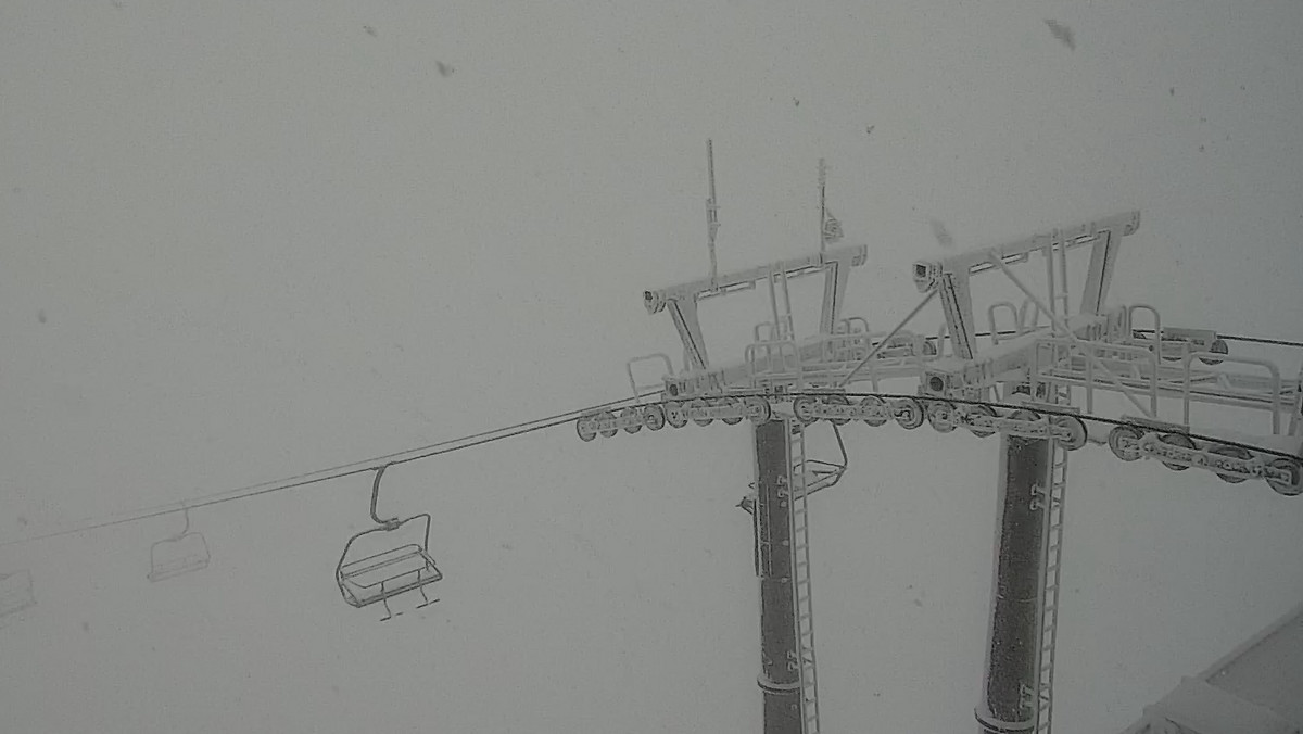 W Tatrach zatrzymano niektóre wyciągi narciarskie. Powodem silny wiatr